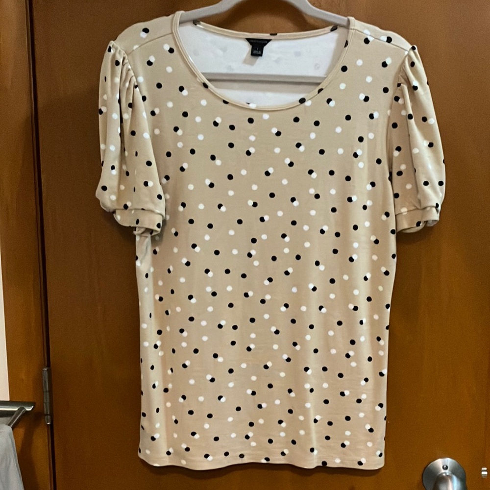 L Ann Taylor puffed short sleeved dotted blouse, excellent condition